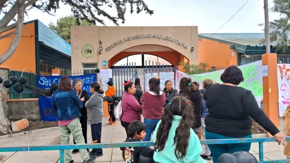 Padres deciden si enviar a sus hijos a colegio con insalubridad