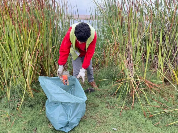 Municipio refuerza limpieza en Humedal Punta de Teatinos