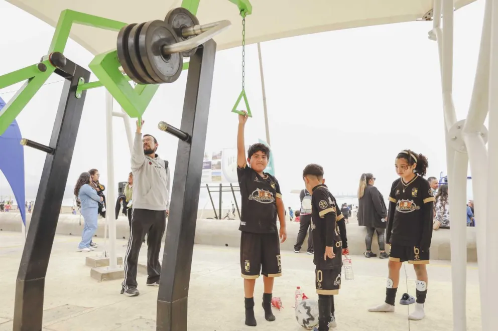 Este sábado se inauguró el nuevo circuito de calistenia en la avenida Costanera, en Coquimbo/ EL DÍA.