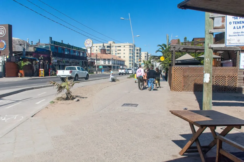 El hecho de sangre que dejó a un joven de 24 años con riesgo vital, ocurrió en la intersección de la Avenida del Mar con calle Los Lúcumos. 