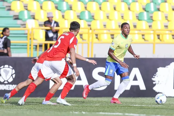 Chile se quedó sin final: La Roja Sub 17 cayó ajustadamente con Brasil en semis del Sudamericano