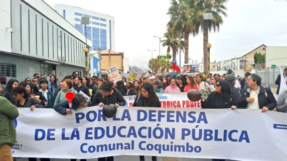 Docentes de Coquimbo y Andacollo marchan por sueldos impagos