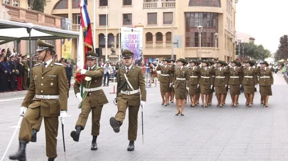 Carabineros conmemora 98 años con Te Deum y desfile