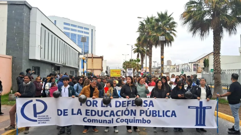 Masivas marchas han protagonizado los profesores de Coquimbo en protesta por sueldos impagos y otras reivindicaciones que tiene el gremio docente./ EL DÍA