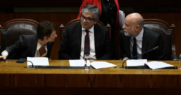 Elizalde defiende integridad de Ministro de Hacienda
