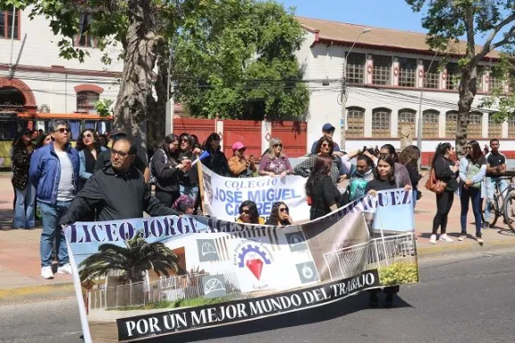 Profesores convocan paro de advertencia el 15 de mayo