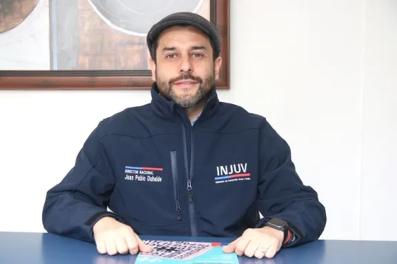 Jóvenes prefieren redes sociales como fuente de información