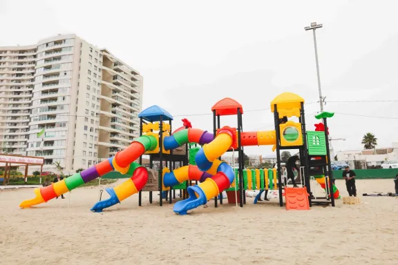 Coquimbo renueva espacios con 34 zonas de juegos