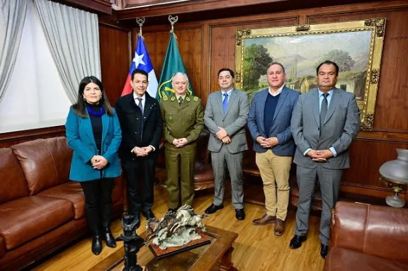 Juliá compromete recursos para unidad policial en La Serena Oriente