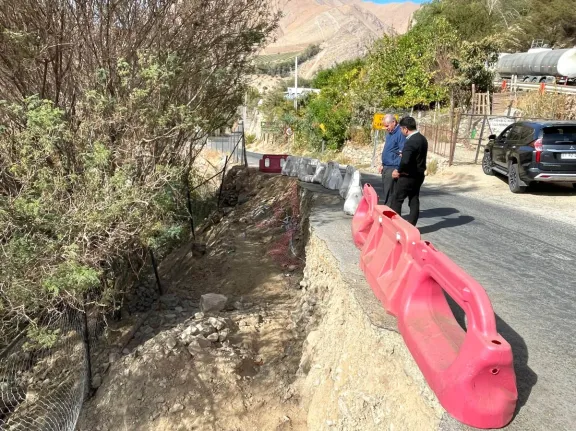 Socavón en carretera de Montegrande preocupa a vecinos