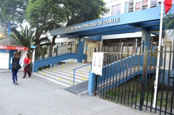 Acusación por mal manejo de recursos públicos: Exalcalde de Ovalle enfrenta demanda de $10 millones
