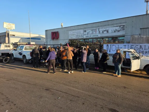 Comerciantes de La Garza protestan por presencia de vendedores ambulantes