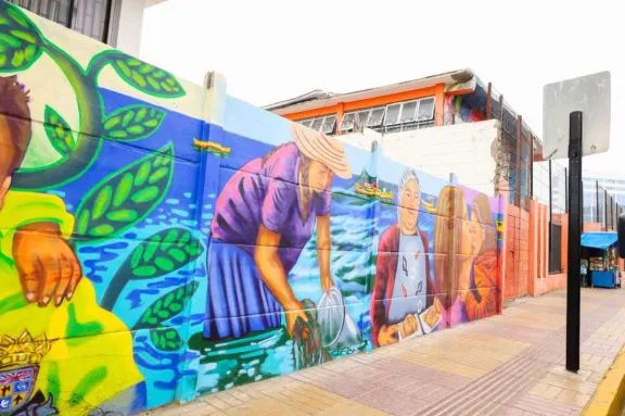 Inauguración de mural que honra a la mujer coquimbana