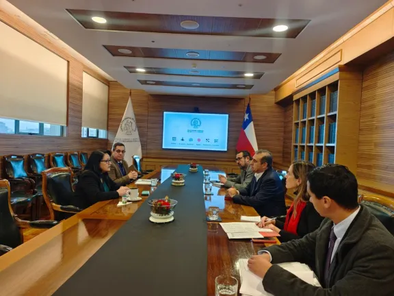 Alcaldesa de La Serena presenta plan de cierre de la Corporación Gabriel González Videla ante la Contraloría General