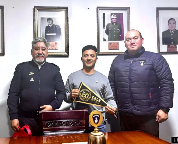 Héroe anónimo salva familia de incendio