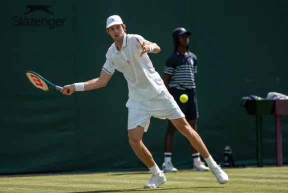 Batacazo chileno épico en Wimbledon: Nicolás Jarry remonta ante Rune y se instala en segunda ronda