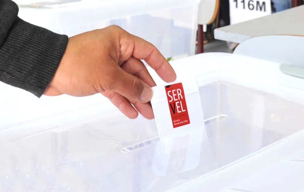 Según el SERVEL en Chile hay 886.190 personas extranjeras habilitadas para sufragar. CRISTIAN SILVA