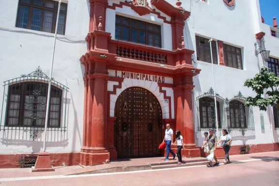 Aclaran desvinculación de funcionaria por irregularidades en oficina del Adulto Mayor