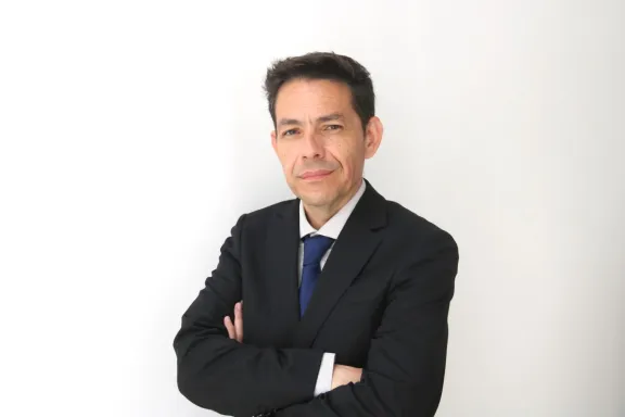 Gobernador Juliá urge al MOP por retraso en desaladora