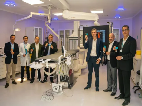 Equipo moderno para tratar enfermedades cardíacas y neurológicas