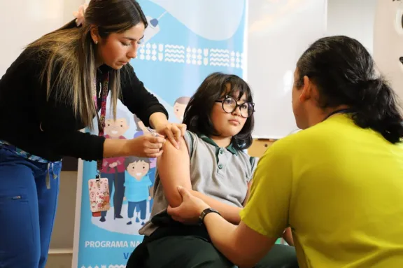 Vacuna Virus Papiloma Humano previene 90% cáncer cervicouterino