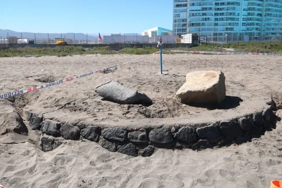 Misterioso hallazgo en playa de La Serena: teorías y estructura desconocida