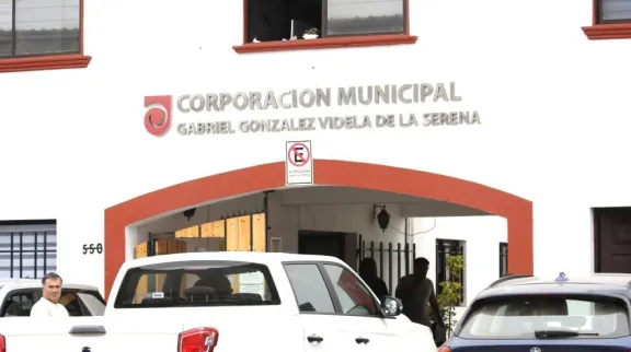 Hallan cajas de cheques girados sin pagar en CGGV