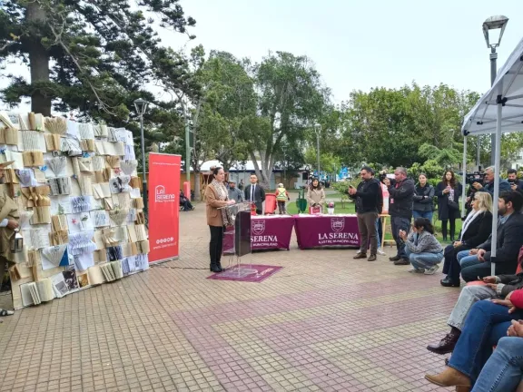 Feria del Libro de La Serena: Días temáticos con Gabriela Mistral y ufología