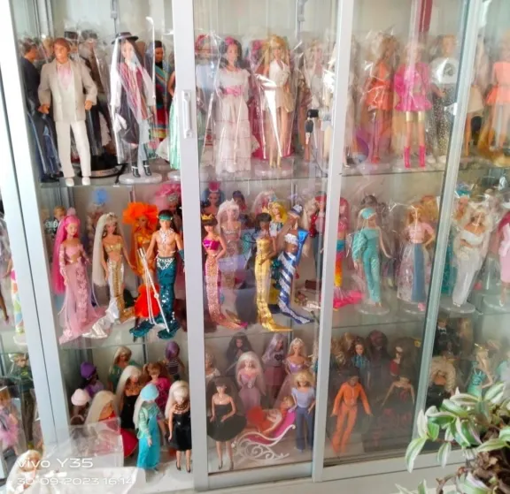 Coleccionista exhibirá 800 Barbies en Ovalle