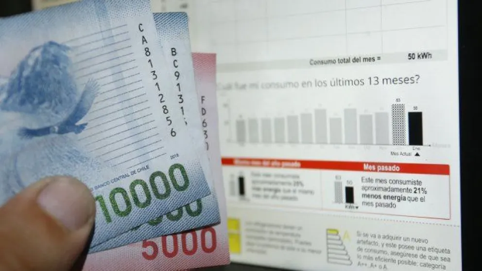 Tras escándalo: Gobierno confirma compensación a usuarios por sobrevaloración en cuentas de luz