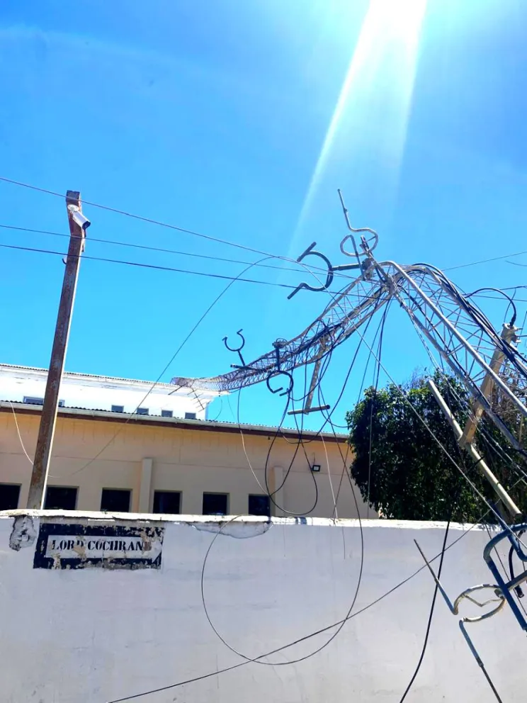 Torre colapsa en cuartel de Bomberos  de Ovalle y deja un lesionado
