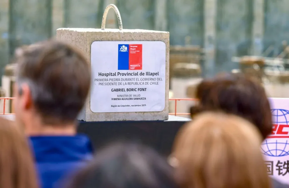 Colocan primera piedra del nuevo hospital provincial de Illapel