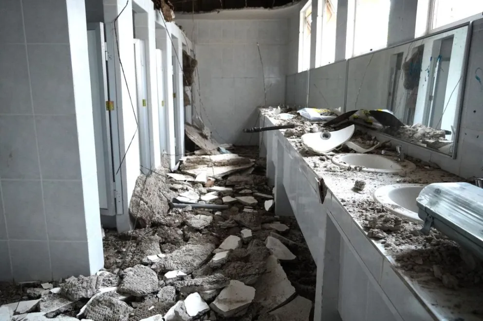 Comenzó retiro de escombros y reparaciones en baños de Liceo Gabriela Mistral de La Serena