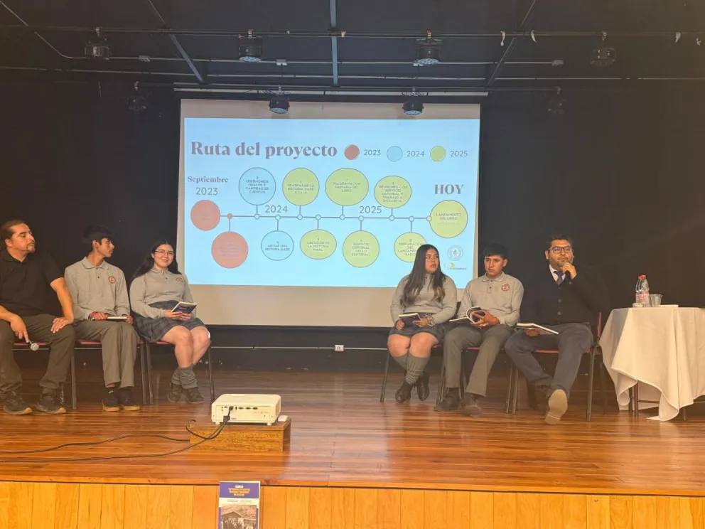 Estudiantes y docentes del Liceo Polivalente Padre José Herde Pohler. CEDIDA