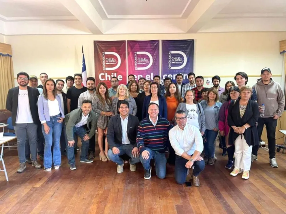 Demócratas descarta apoyar a Jara mientras definen su futuro político