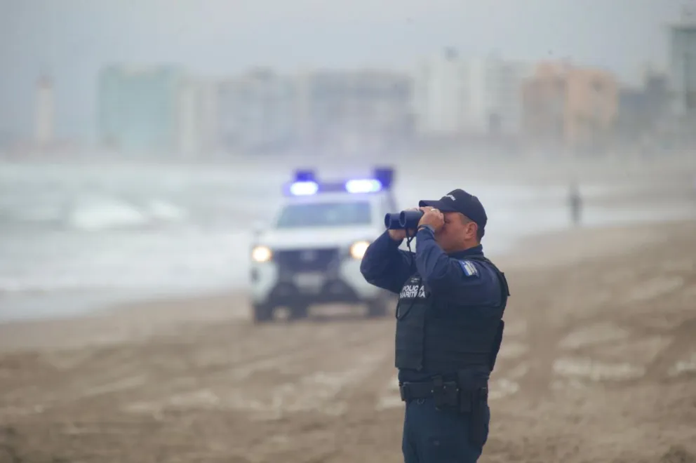 Se suman dos aviones a la búsqueda de menor desaparecido en el mar