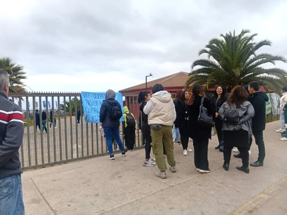 “Toma” del Christ School agudiza conflicto por inminente cierre del colegio