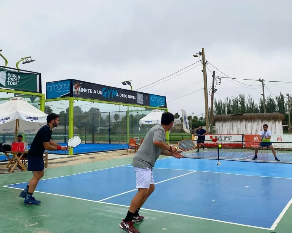 Club Pickleball Peñuelas cierra el año con torneo que suma categoría para principiantes