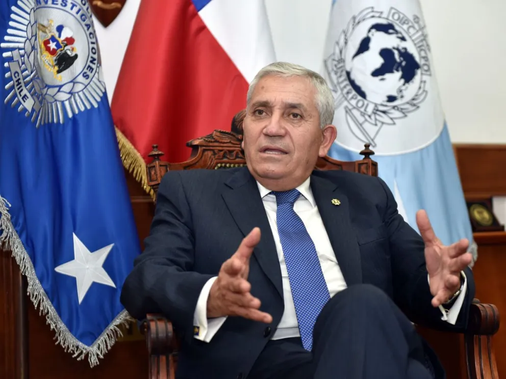 Por diversos delitos de corrupción: Condenan a 17 años de cárcel al exdirector de la PDI Héctor Espinoza