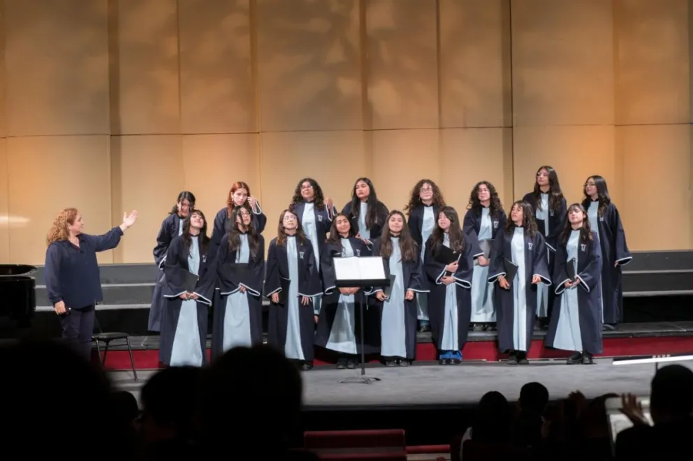 Escuela Experimental Jorge Peña Hen obtiene primer lugar nacional en concurso coral Víctor Alarcón