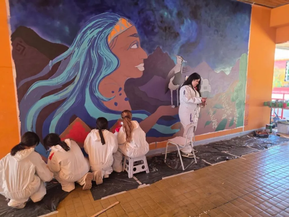 Estudiantes del Valle de Elqui realizan mural en homenaje a Gabriela Mistral en Vicuña