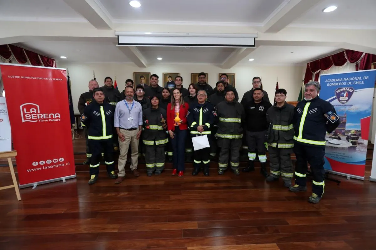 Bomberos de La Serena reciben histórica póliza de seguros