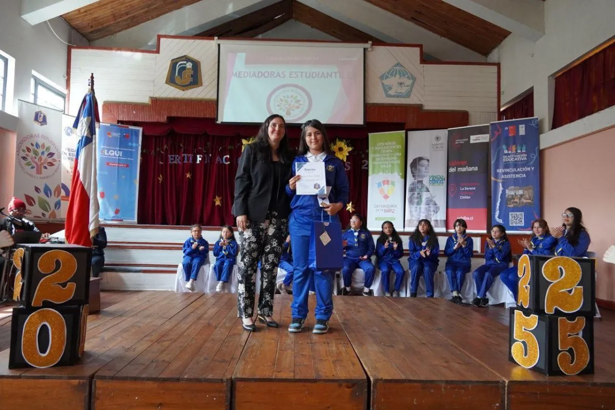 Estudiantes Mediadoras certificadas en La Serena Estudiantes Mediadoras certificadas en La Serena