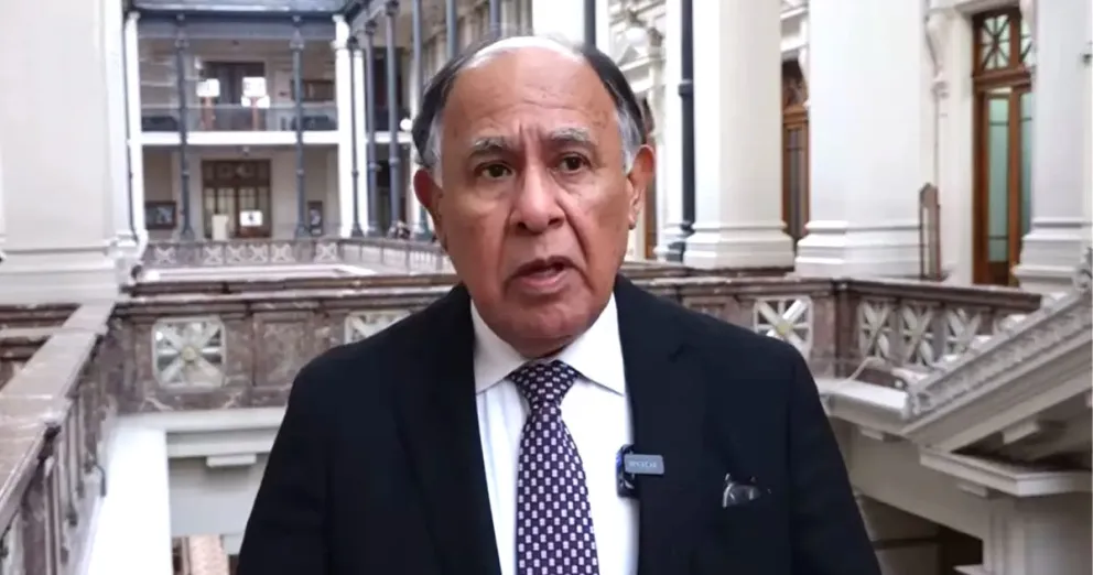 Parlamentarios avalan acusación constitucional contra juez Simpertigue