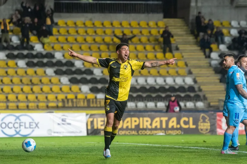 Colo Colo pone sus ojos en dos jugadores de Coquimbo Unido
