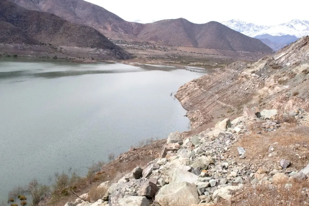 El embalse Puclaro actualmente se encuentra al 18% de su capacidad, a diferencia de los  embalses del Choapa que promedian un 50% de reserva hídrica. / CRISTIAN SILVA