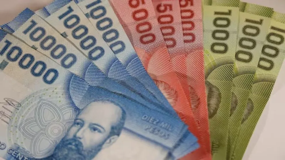 Desde este 1 de enero sube el sueldo mínimo en Chile: ¿Volverá a aumentar durante el año?