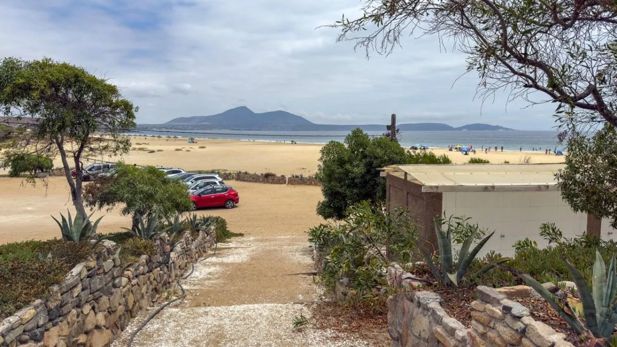 Dificultades para acceder a balnearios: Pago de estacionamiento y kms de caminata