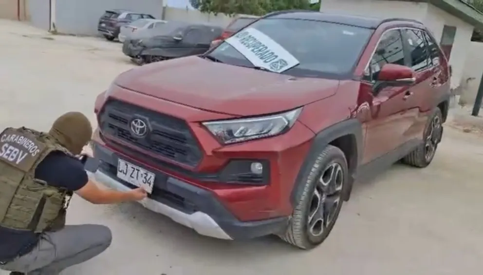 Recuperan vehículo robado en menos de 24 horas y detienen a pareja en Tongoy