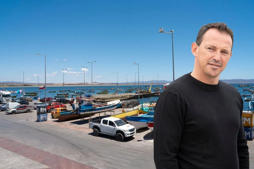 “Faltó tacto al comunicar”: Manouchehri reprocha a seremi de Salud por marea roja en Tongoy